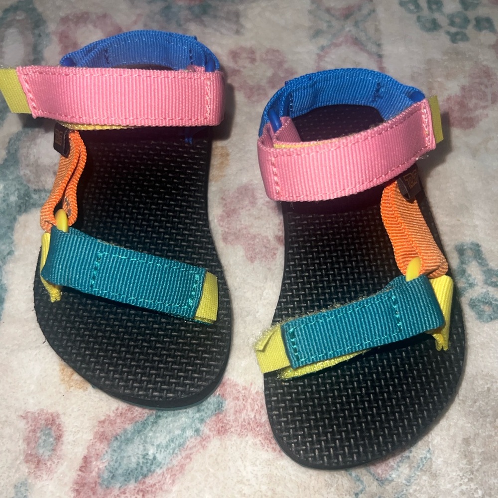 NWOT Teva Kids Universal 8K toddler